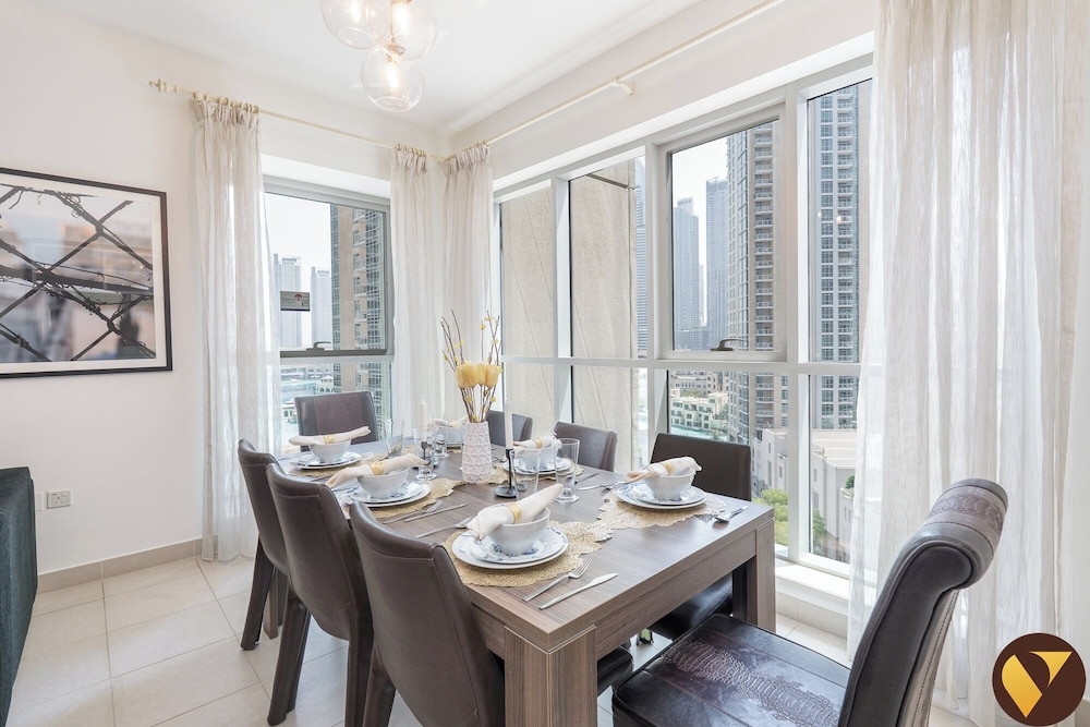 客室内のダイニングエリア