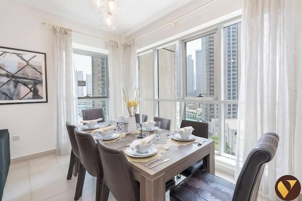 客室内のダイニングエリア