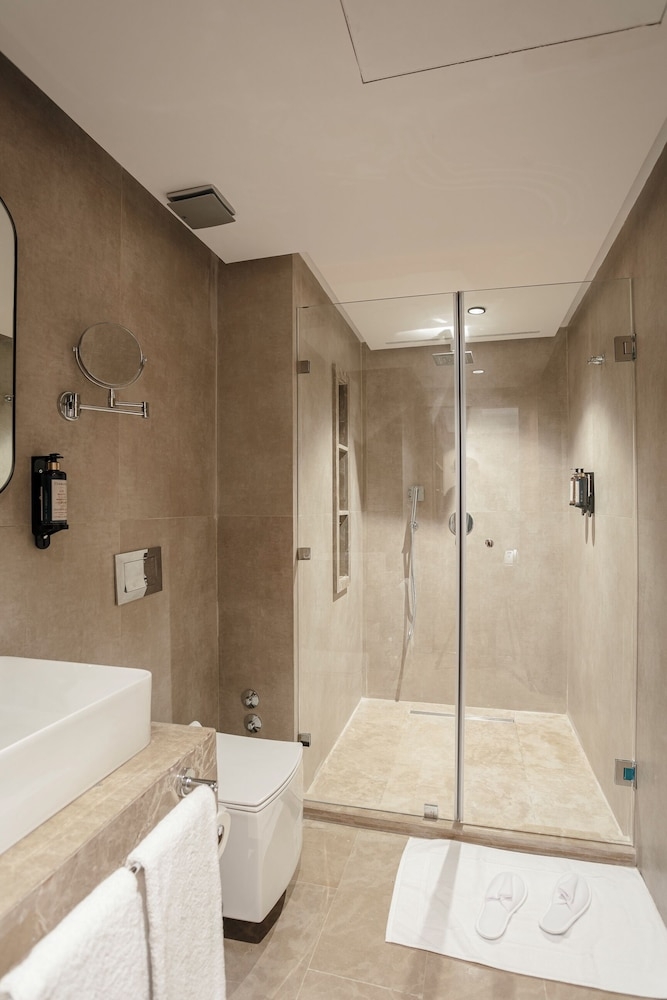 バスルームのシャワー