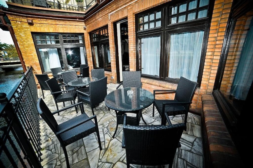 屋外ダイニングエリア