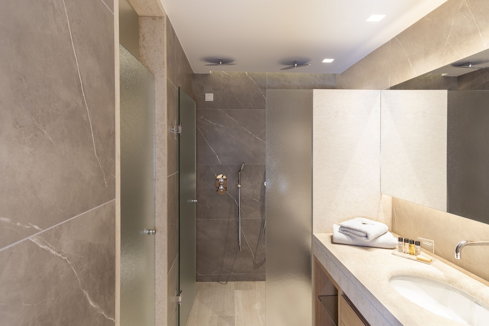 バスルームのシャワー