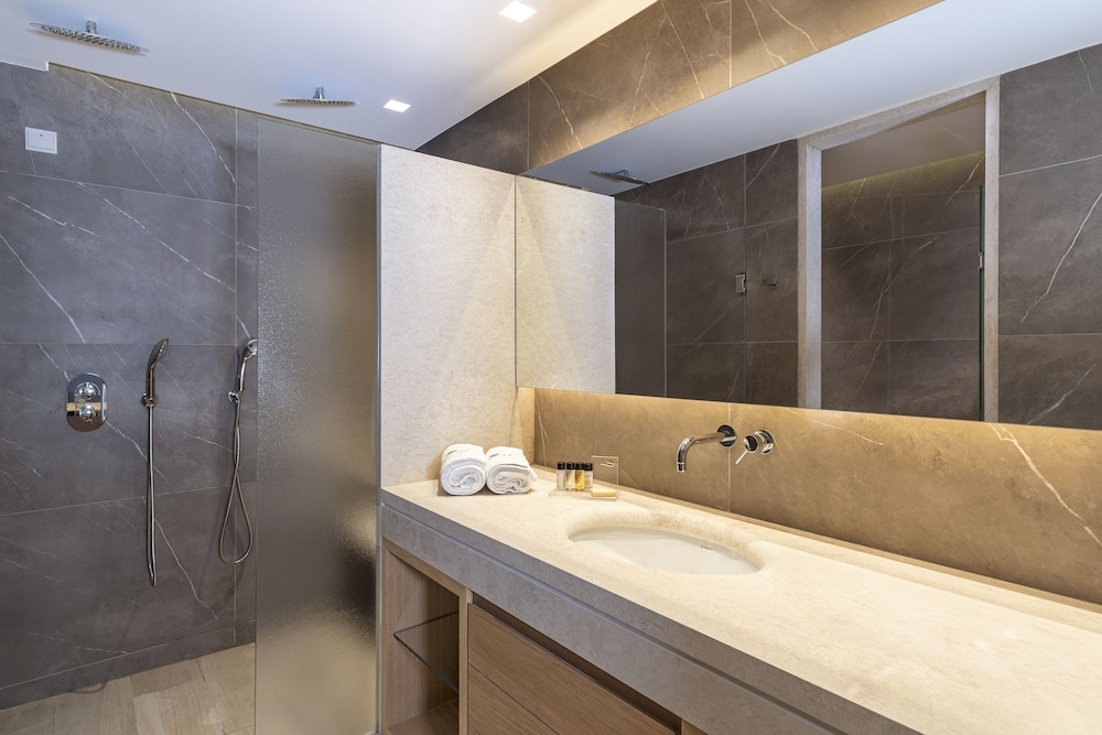 バスルームのシャワー