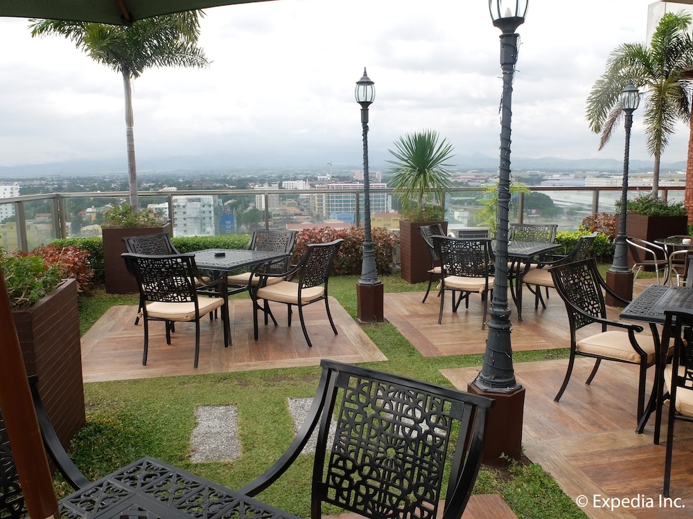 屋外ダイニングエリア