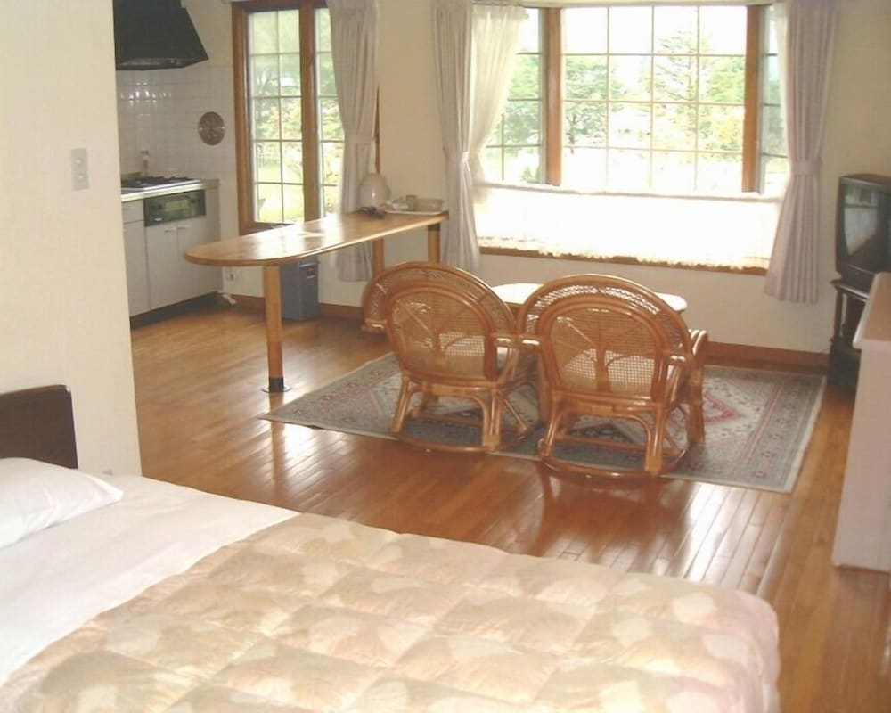 客室内のダイニングエリア