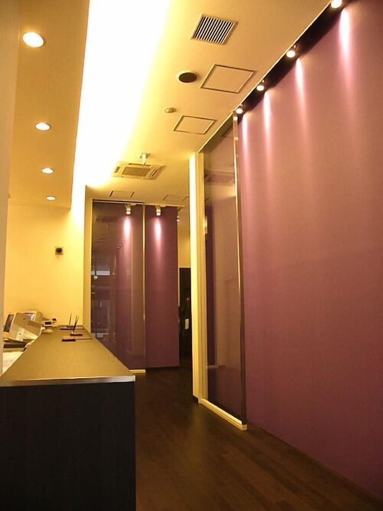 チェックイン / チェックアウト キオスク