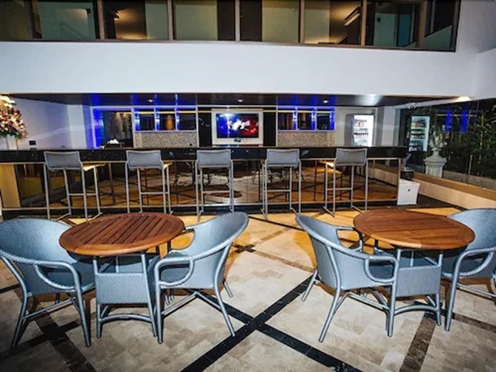 プールサイドバー