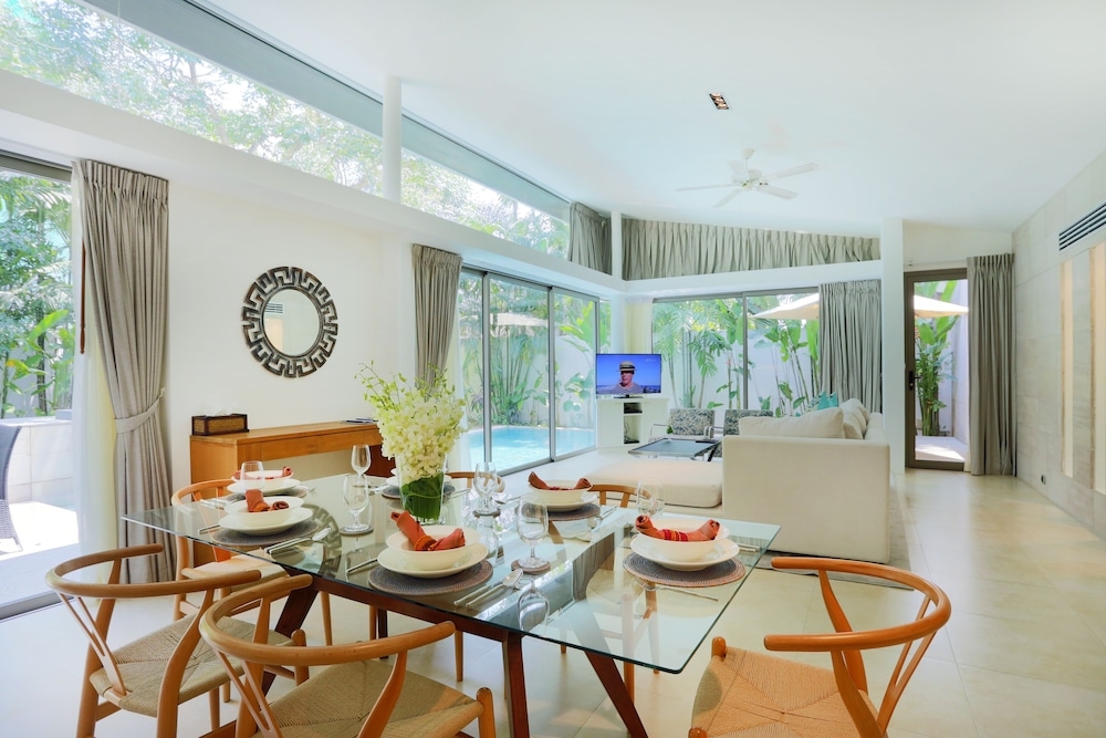 客室内のダイニングエリア