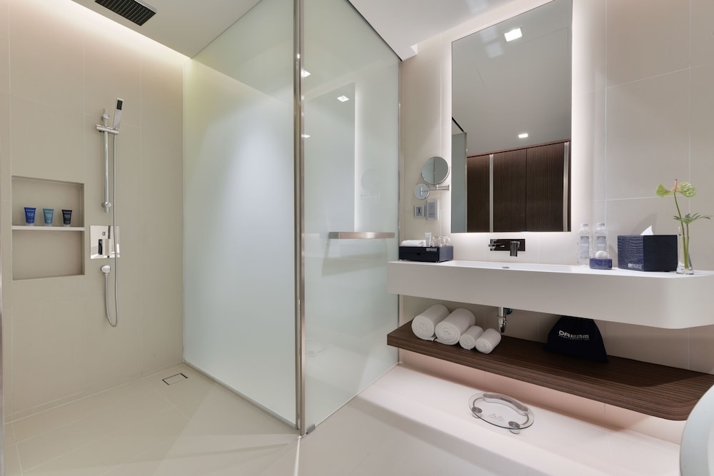 バスルームのシャワー