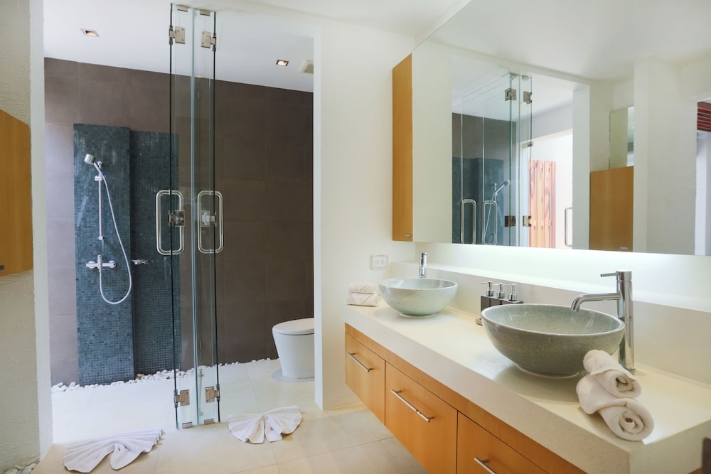 バスルームのシャワー