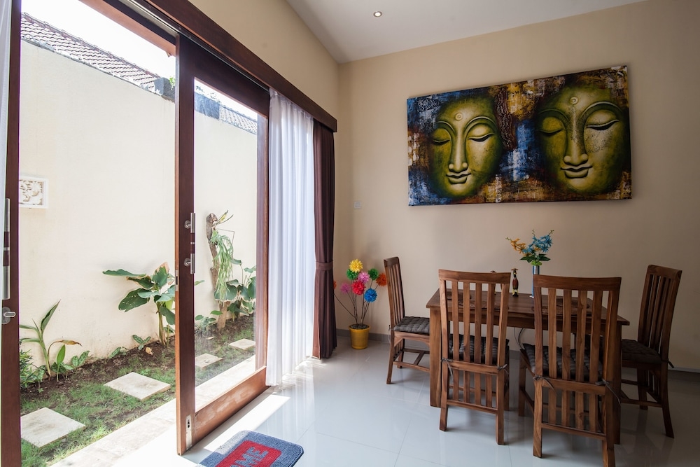 客室内のダイニングエリア