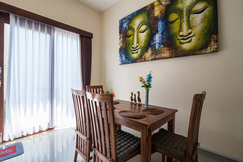 客室内のダイニングエリア