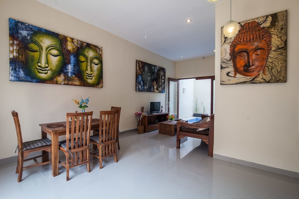 客室内のダイニングエリア