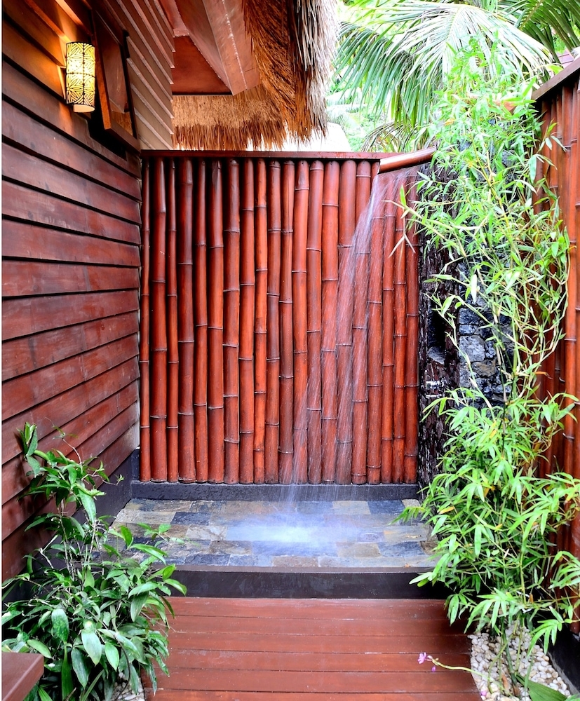 バスルームのシャワー