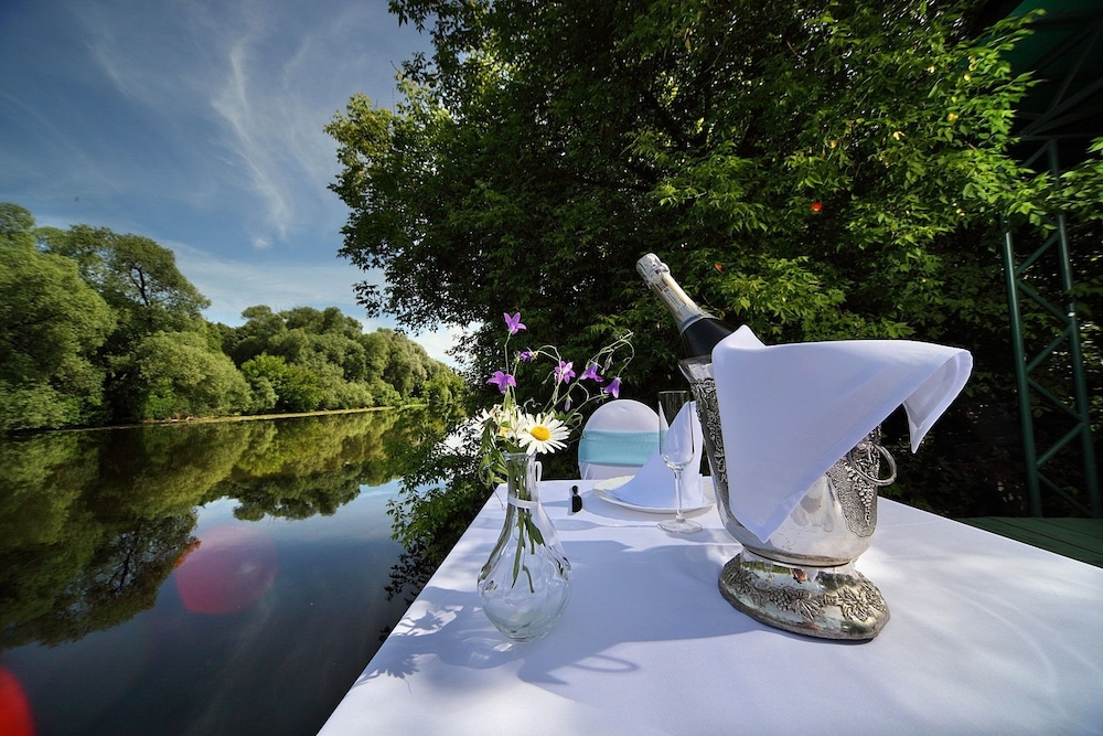 屋外ダイニングエリア