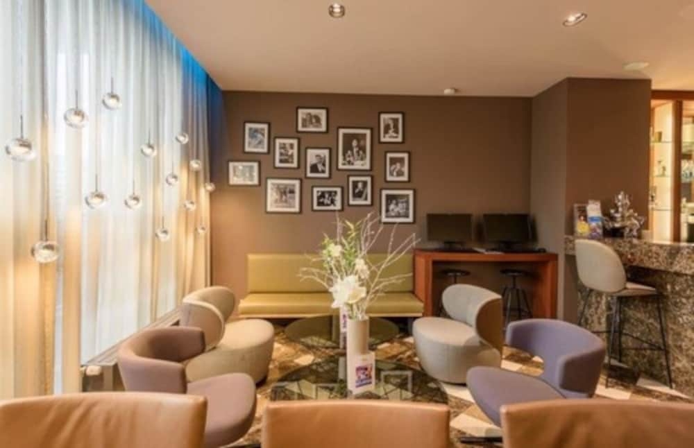 ロビーラウンジ