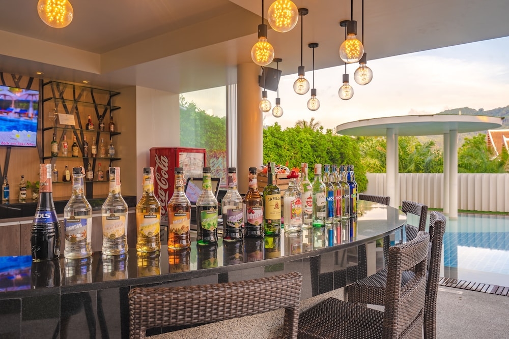 プールサイドバー