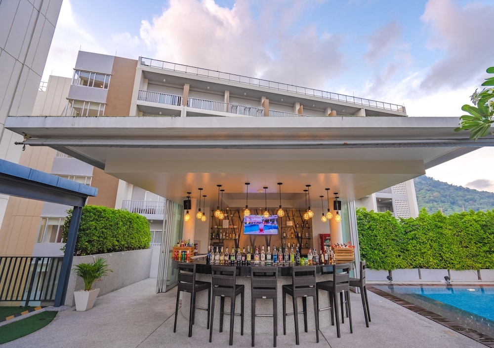 プールサイドバー