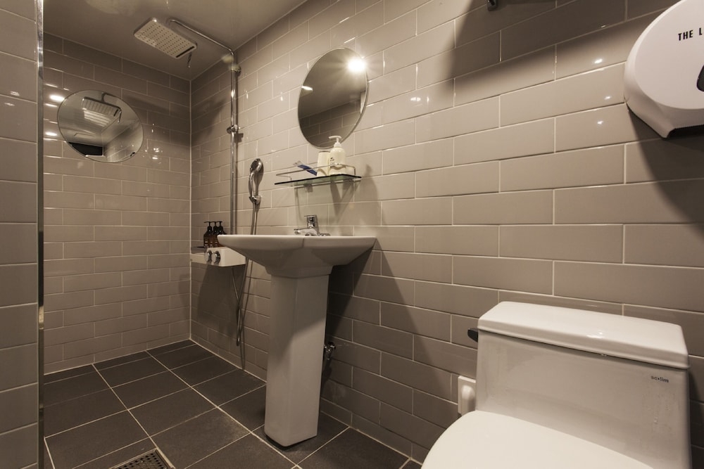 バスルームのシャワー