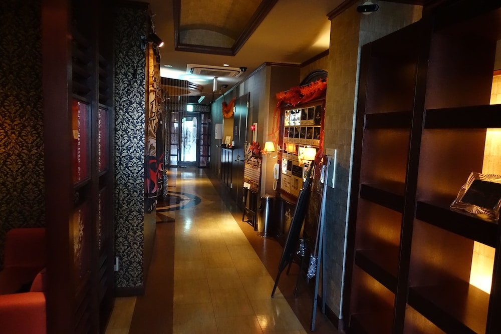 チェックイン / チェックアウト キオスク