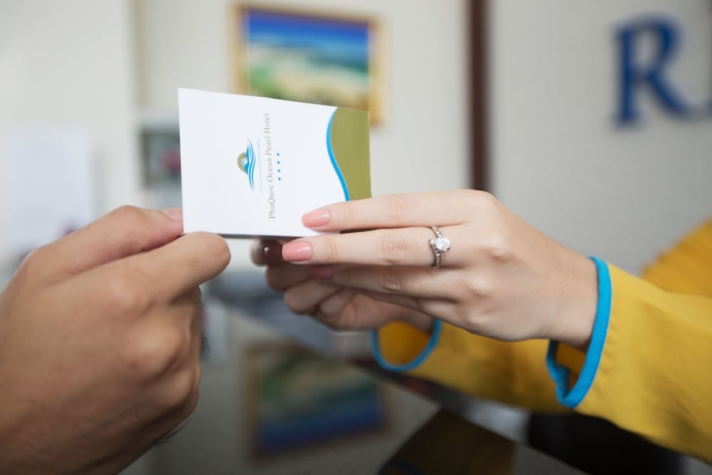 チェックイン / チェックアウト キオスク