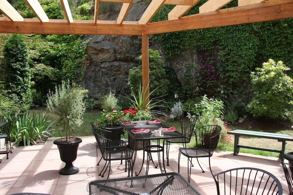 屋外ダイニングエリア