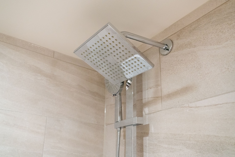 バスルームのシャワー