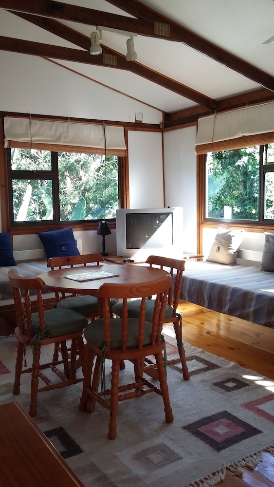 客室内のダイニングエリア