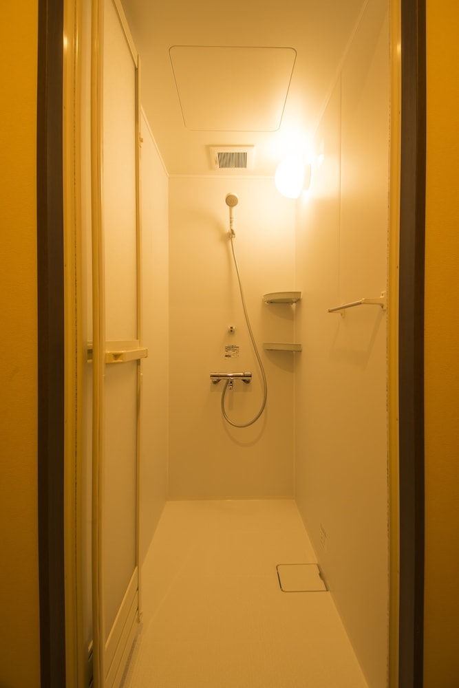 バスルームのシャワー