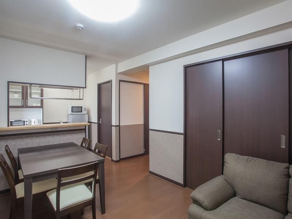 客室内のダイニングエリア