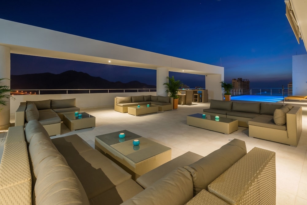 プールサイドバー