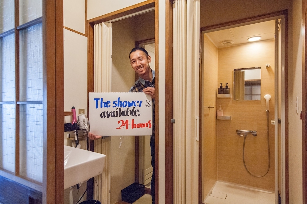 バスルームのシャワー