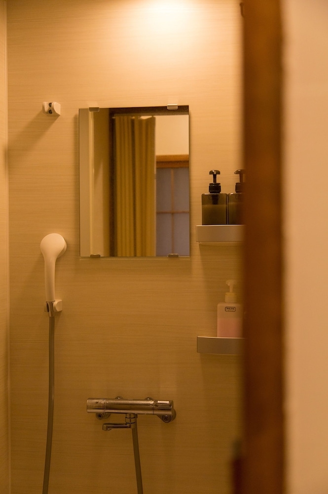 バスルームのシャワー