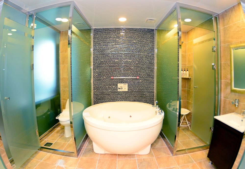 バスルームのシャワー