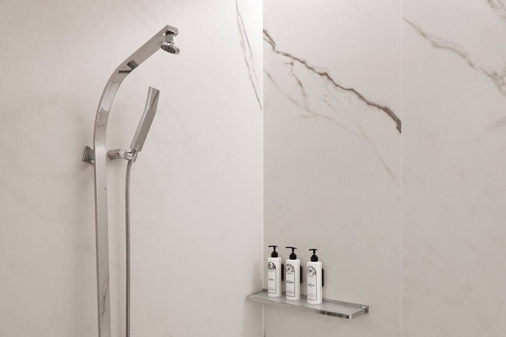 バスルームのシャワー