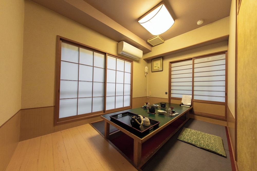 旅館のお食事処