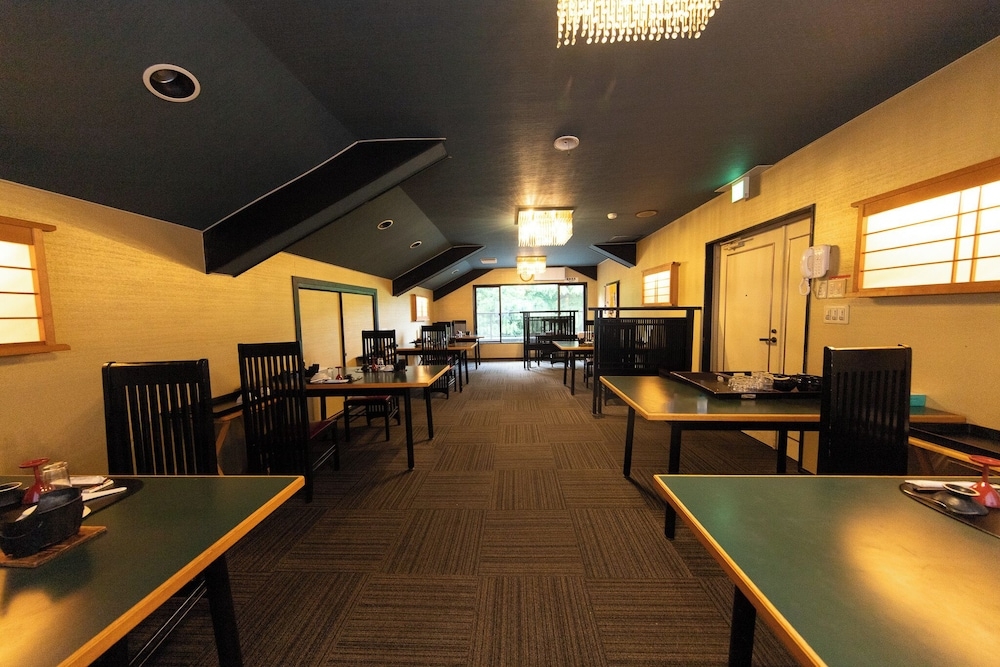 旅館のお食事処