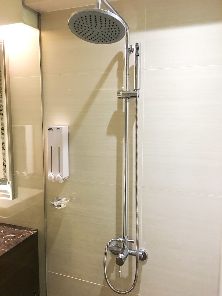 バスルームのシャワー