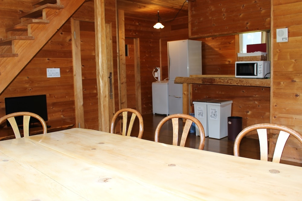 客室内のダイニングエリア