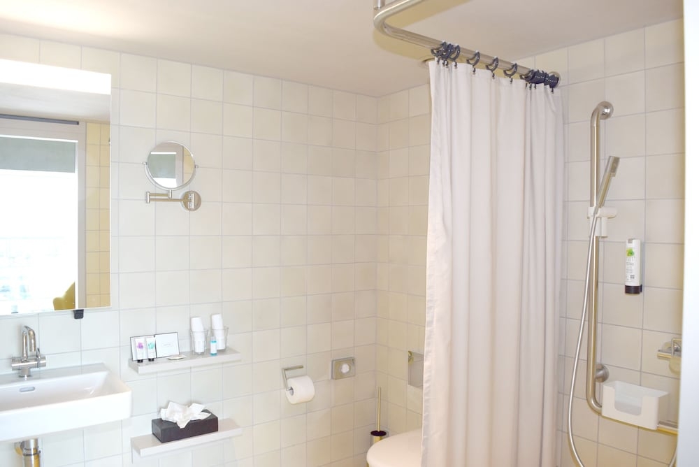 バスルームのシャワー