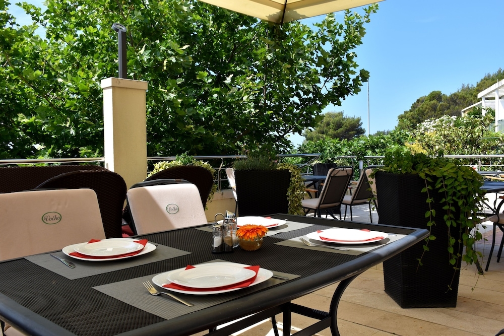 屋外ダイニングエリア