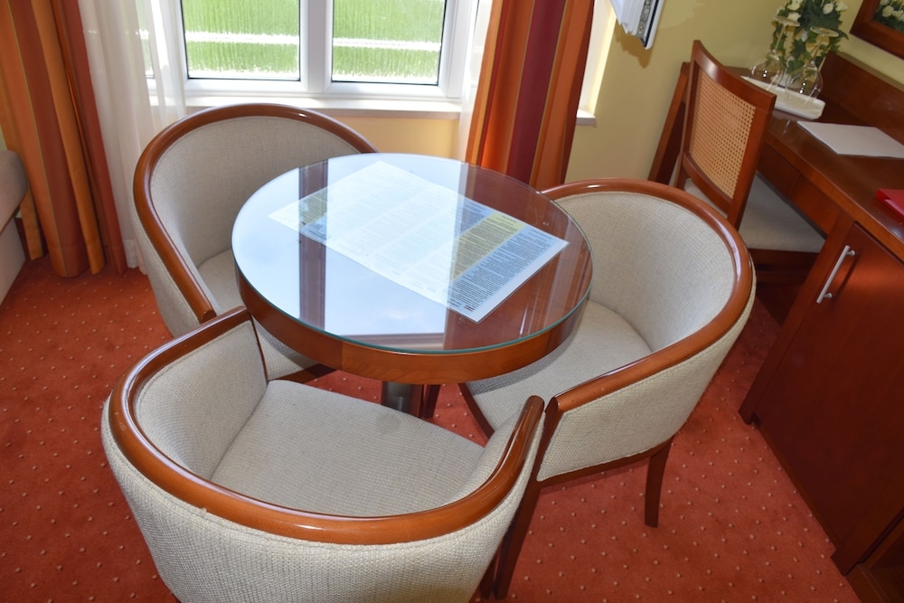 客室内のダイニングエリア