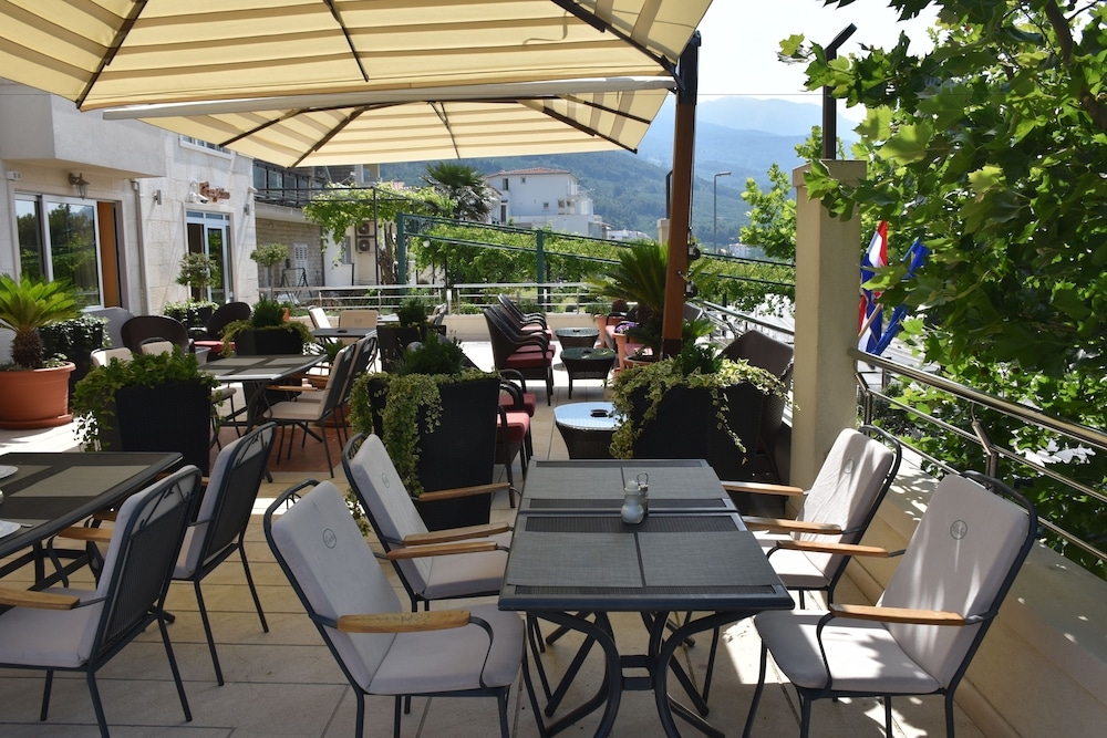 屋外ダイニングエリア