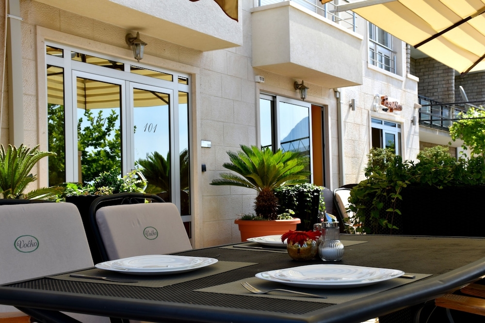 屋外ダイニングエリア