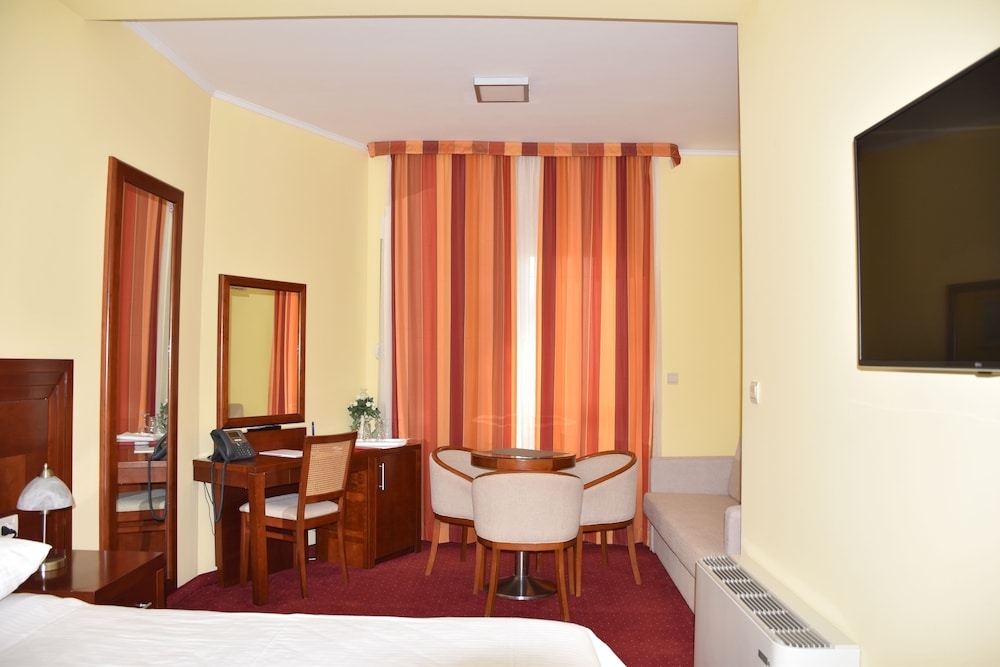 客室内のダイニングエリア