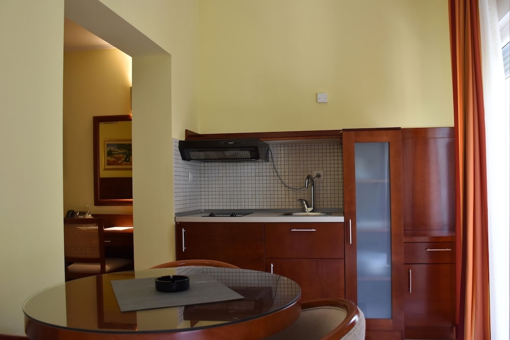 客室内のダイニングエリア