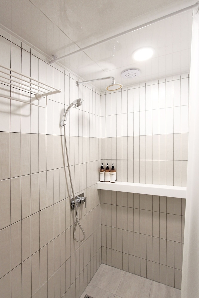 バスルームのシャワー