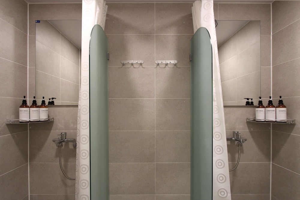 バスルームのシャワー