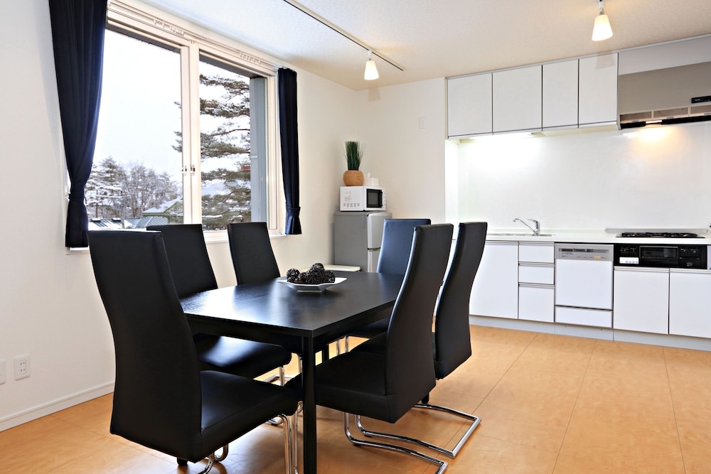 客室内のダイニングエリア