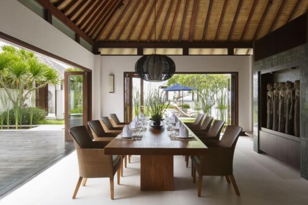 客室内のダイニングエリア