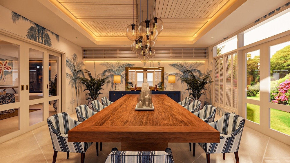 客室内のダイニングエリア